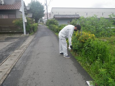 月初めの近隣清掃 | 裏方(本社スタッフ)ブログ